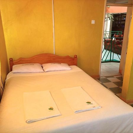 אלדורט New Green Pastures Guest House מראה חיצוני תמונה